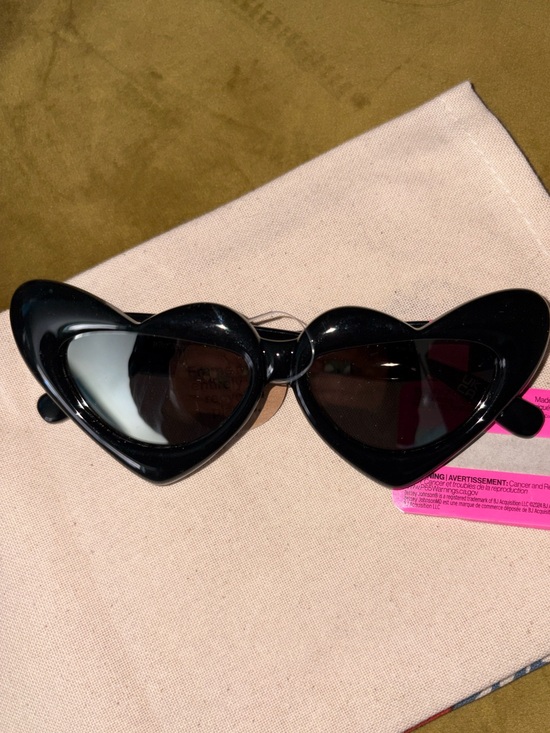 Betsey Johnson Accessories - Betsey Johnson Heart Mirrored Sunglasses